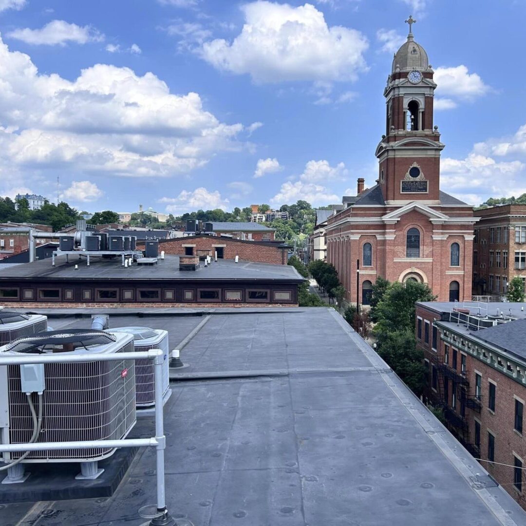 A view of the roof top of an old building.